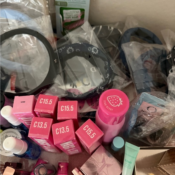 *READ DESC* Henri Bendel Customer App Giveaway With Beauty Bundle Purchase - Picture 11 of 13